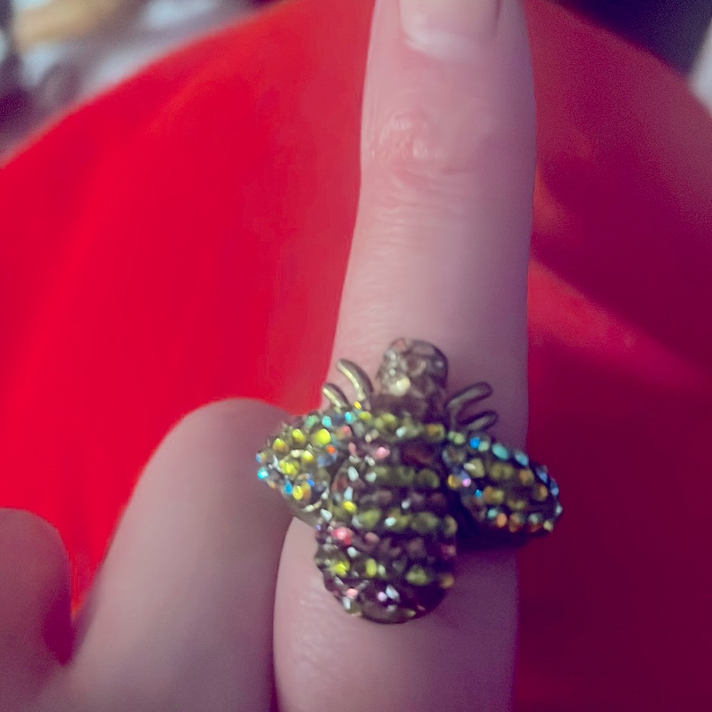 Sparkling goldtone bee ring